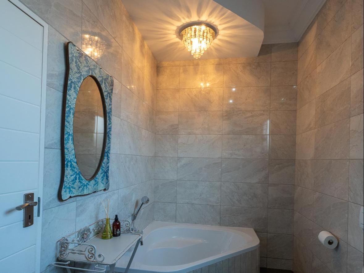 Familia Guesthouse & Boutique Hotel غروبليرسدال الغرفة الصورة